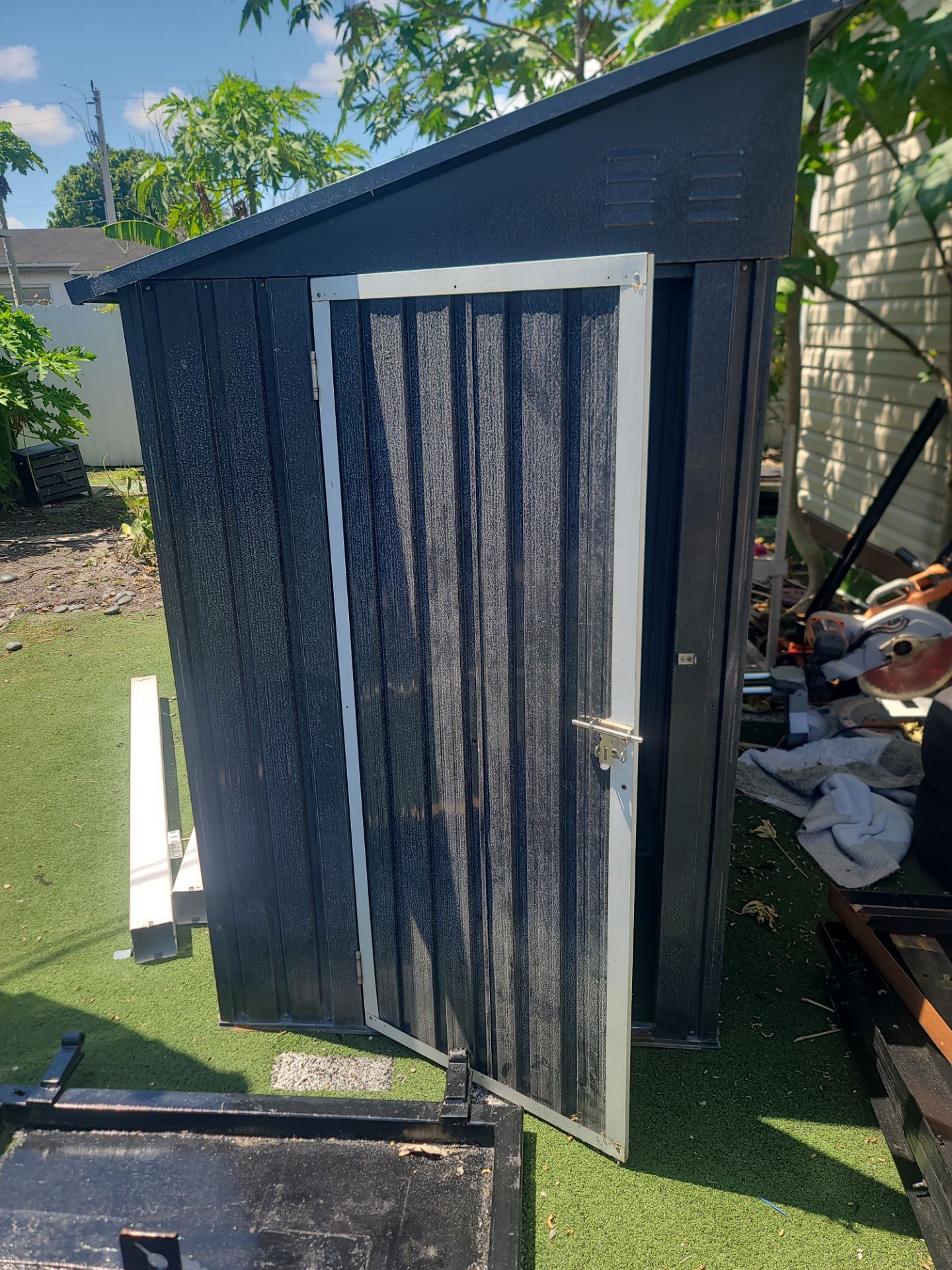 4'×7' fully built metal shed for 80$