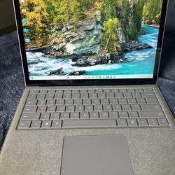 Microsoft Surface Laptop, Core i7 / 8GB RAM  / Windows 11 Pro / 13.5” Touchscreen
