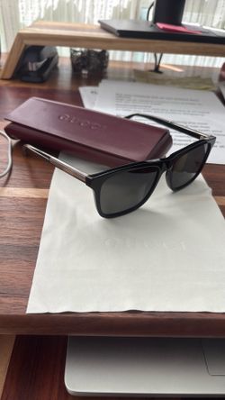 Gucci GG0381SN SUNGLASSES black slightly used
