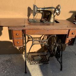 Early 1930s 4 drawer Singer Sewing Machine
