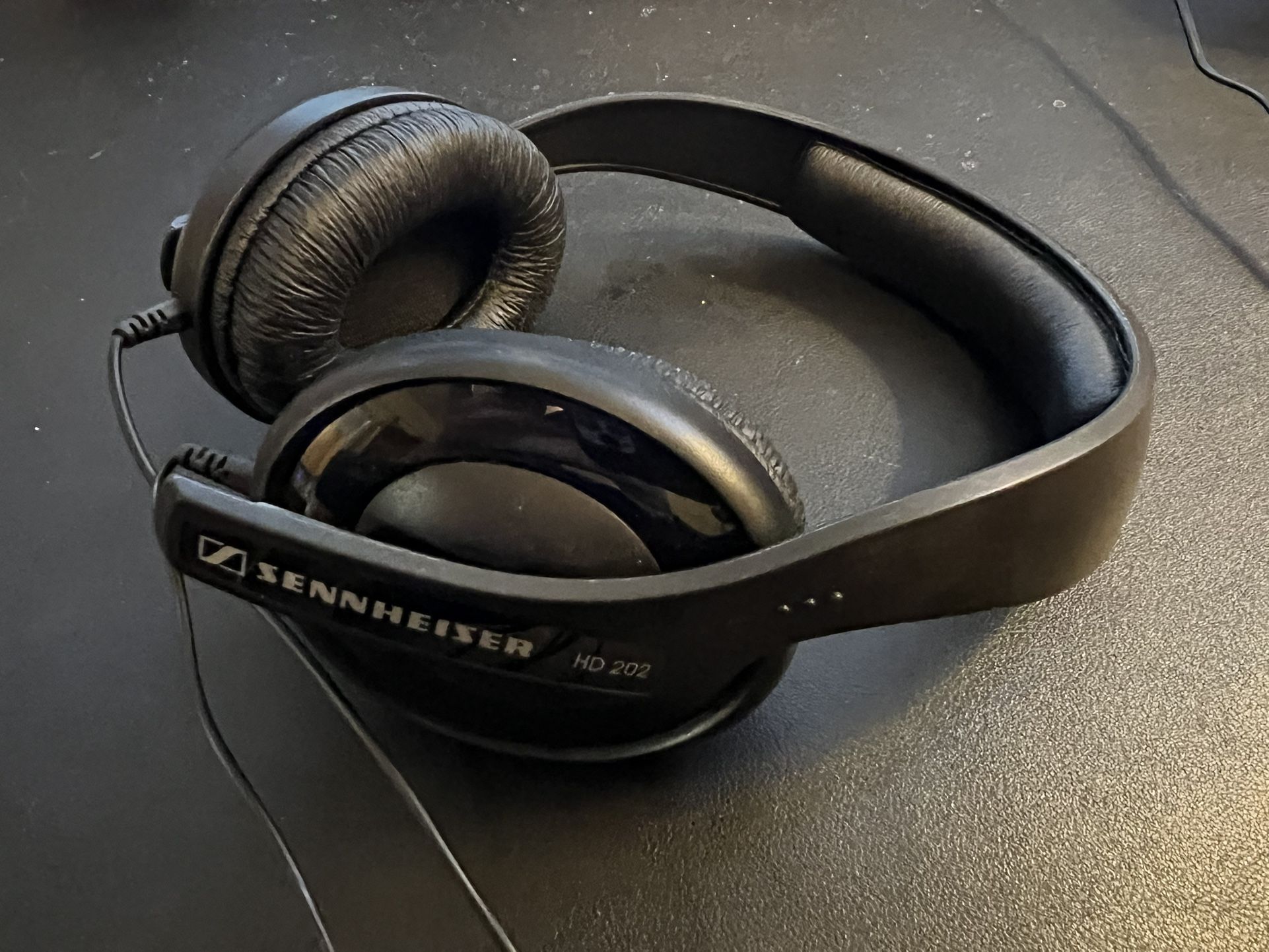 Sennheiser HD 202 Headphones - Great Condition 
