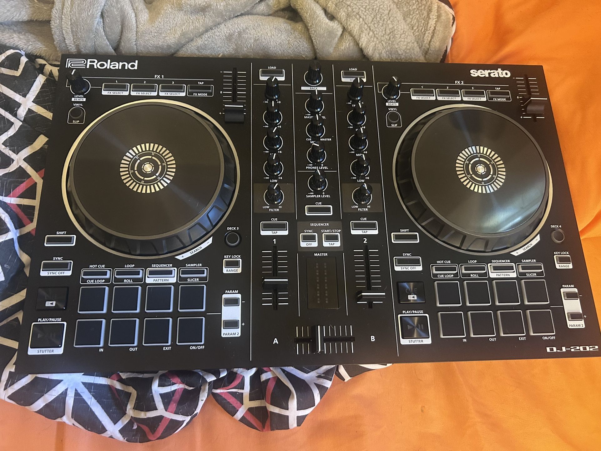 Roland DJ202 Professional DJ Controller