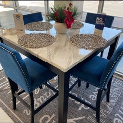 Dior velvet blue 4-piece table with silver buttons 🍽🥂🍽💯