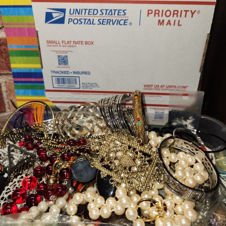 #2277, RETRO JEWELRY (SMALL FLAT RATE BOX) FULL 1 POUND, GREAT AND TO FIX