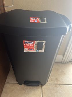 12.1 Gallon Trash Can