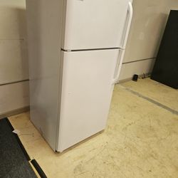 Frigidaire Top And Bottom Refrigerator Used Good Conditions S 