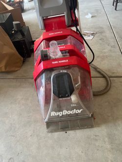 Carpet cleaning machine