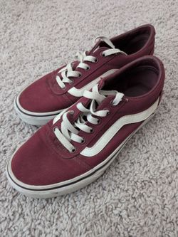 Sz 7 women's maroon vans