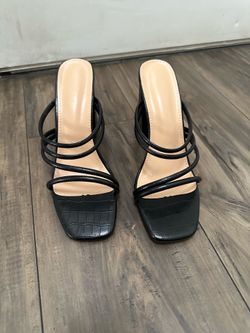 Sandals size 9
