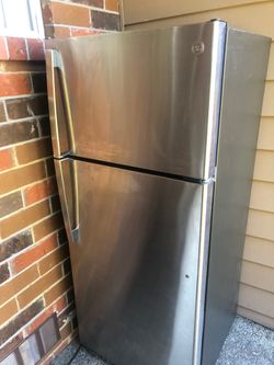 GE STAINLESS FRIDGE