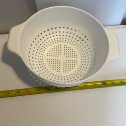 8.5 Inch White Colander