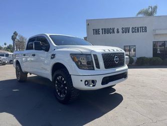2017 Nissan TITAN