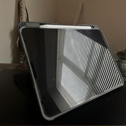 iPad Pro 11” With Extras 