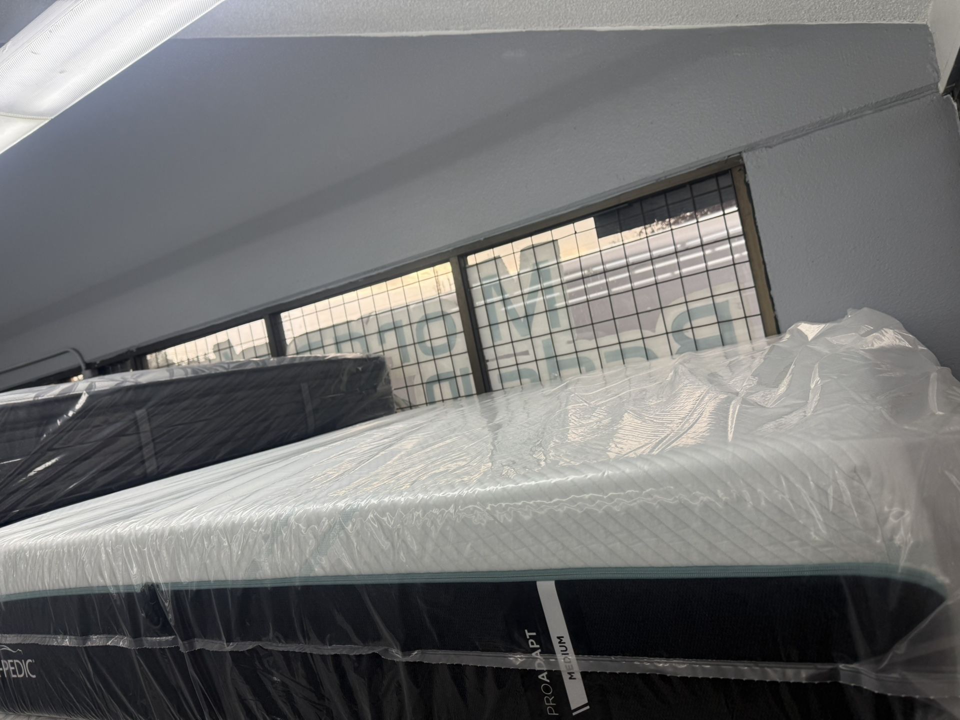 CALIFORNIA KING SIZE TEMPURPEDIC PROADAPT (MEDIUM) MATTRESS & BOX SPRINGS BED SET,All Products : American Fashion Style Bags On Sale