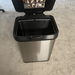 Glad 13 Gal Motion Sensor Lid Trash Can 