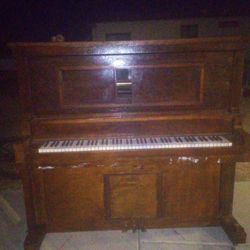 Vintage piano only $100 flat worth it perfect condition🔥💯🔥👌👍???