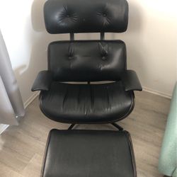 Eames Lounge Chair