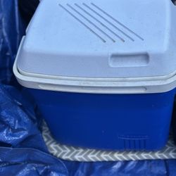 Rubbermaid Cooler