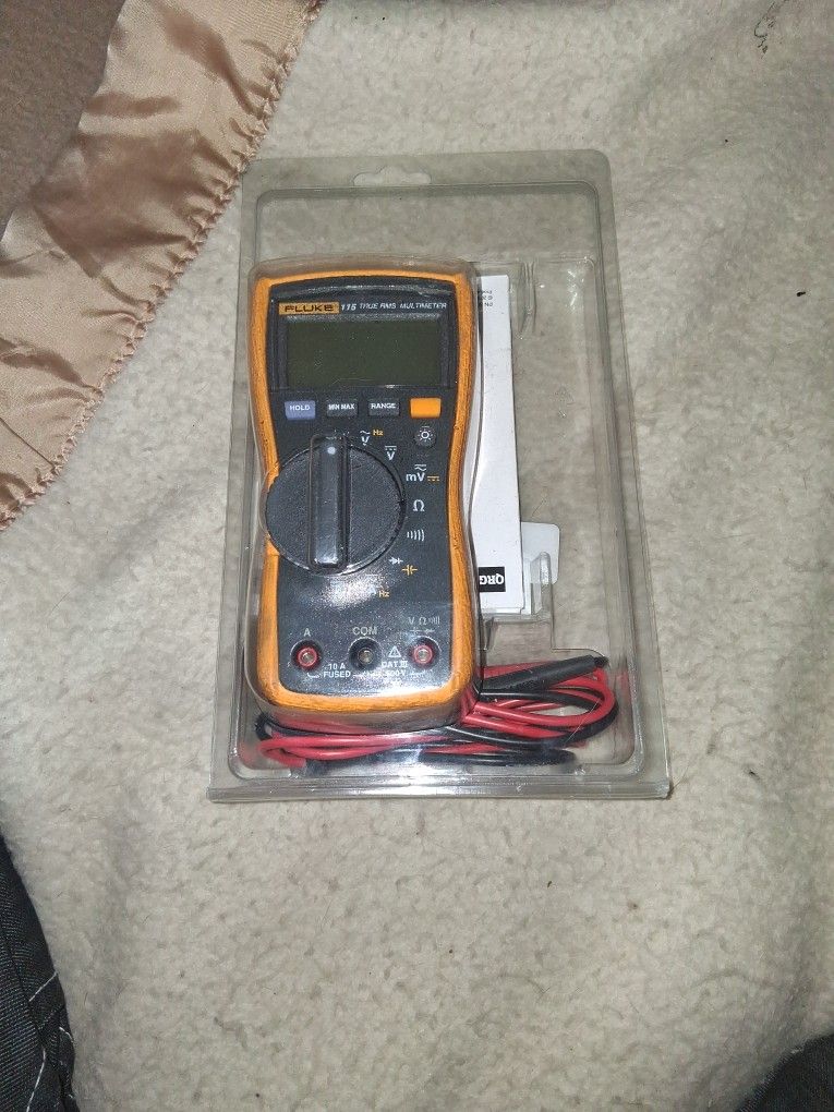 Fluke 115 True Rms Multimeter