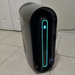 Alienware Aurora R12 w/ mouse and keyboard