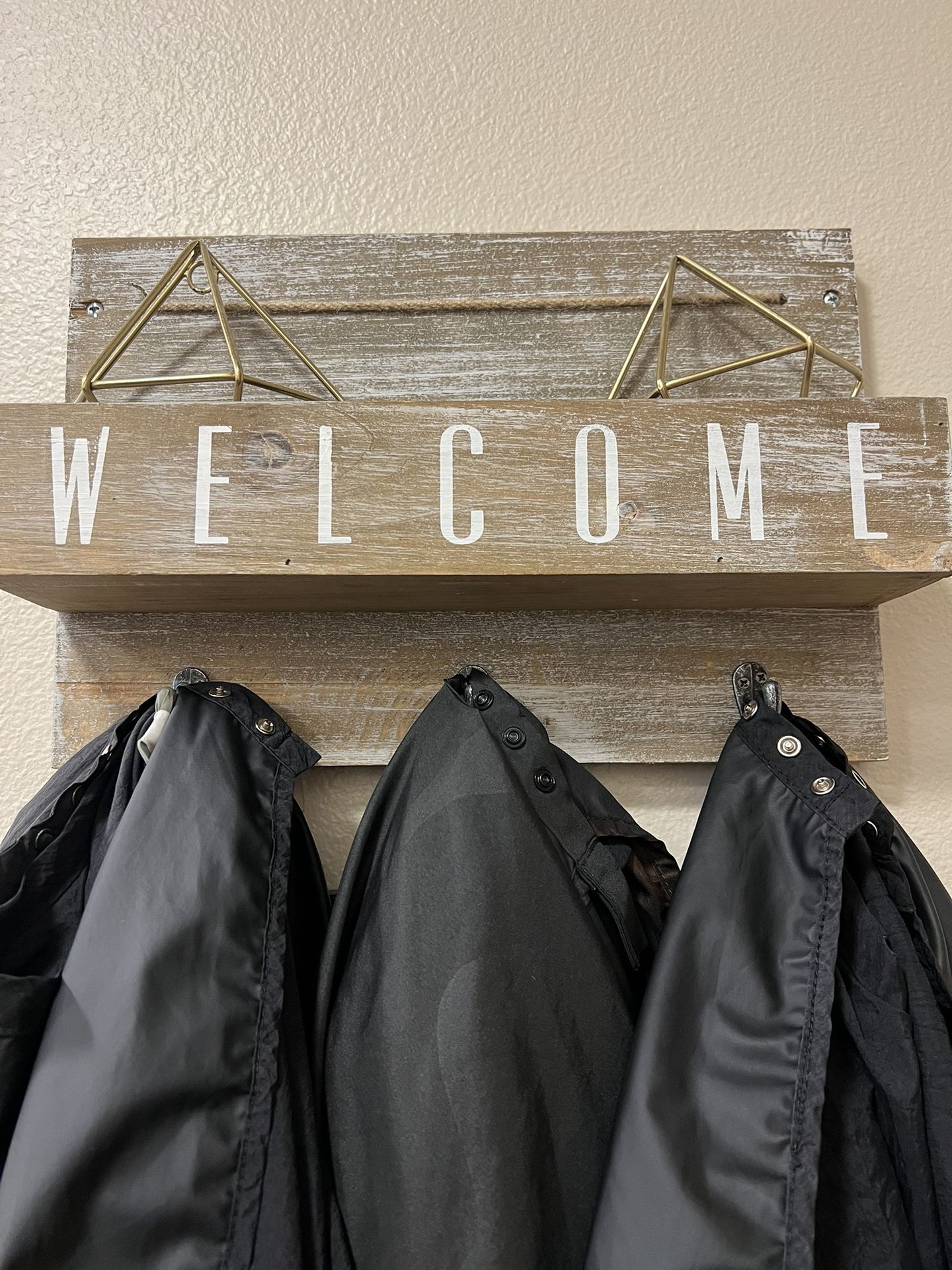 Welcome Hanging Shelf