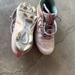 Rip It Softball Cleats Girls Size 3, Lots Of Cleat Left