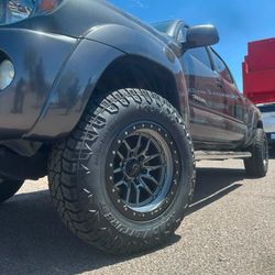 17x9 Krawler Lock Off-road Rims And Tires 265/70/17 Kumho RT