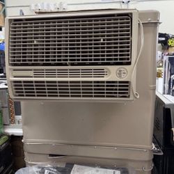 CHAMPION —  Window Evaporative Cooler 4700 CFM for 1600 sq Ft-