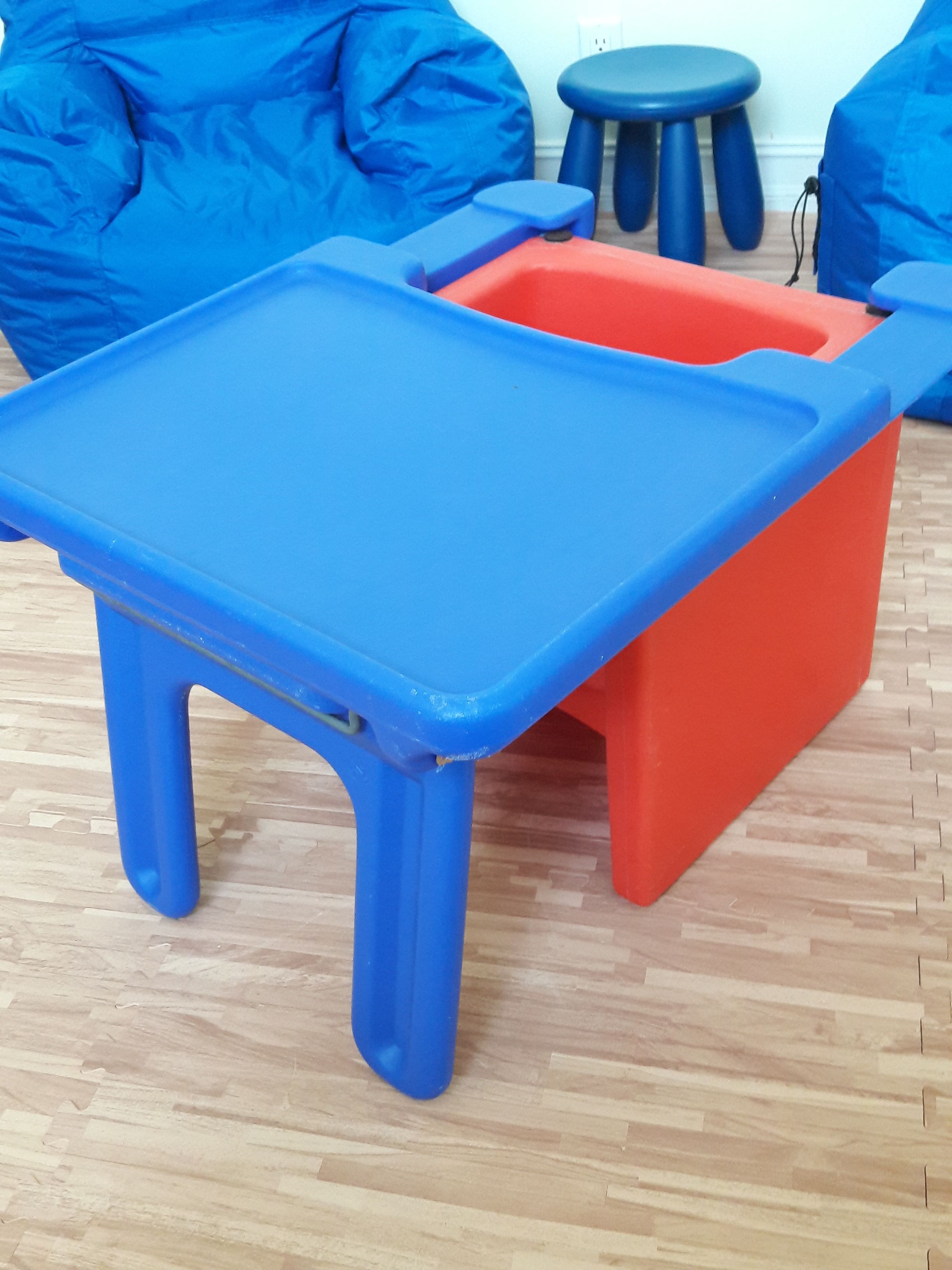 THERAPY EDUCUBE CHAIR WITH TRAY