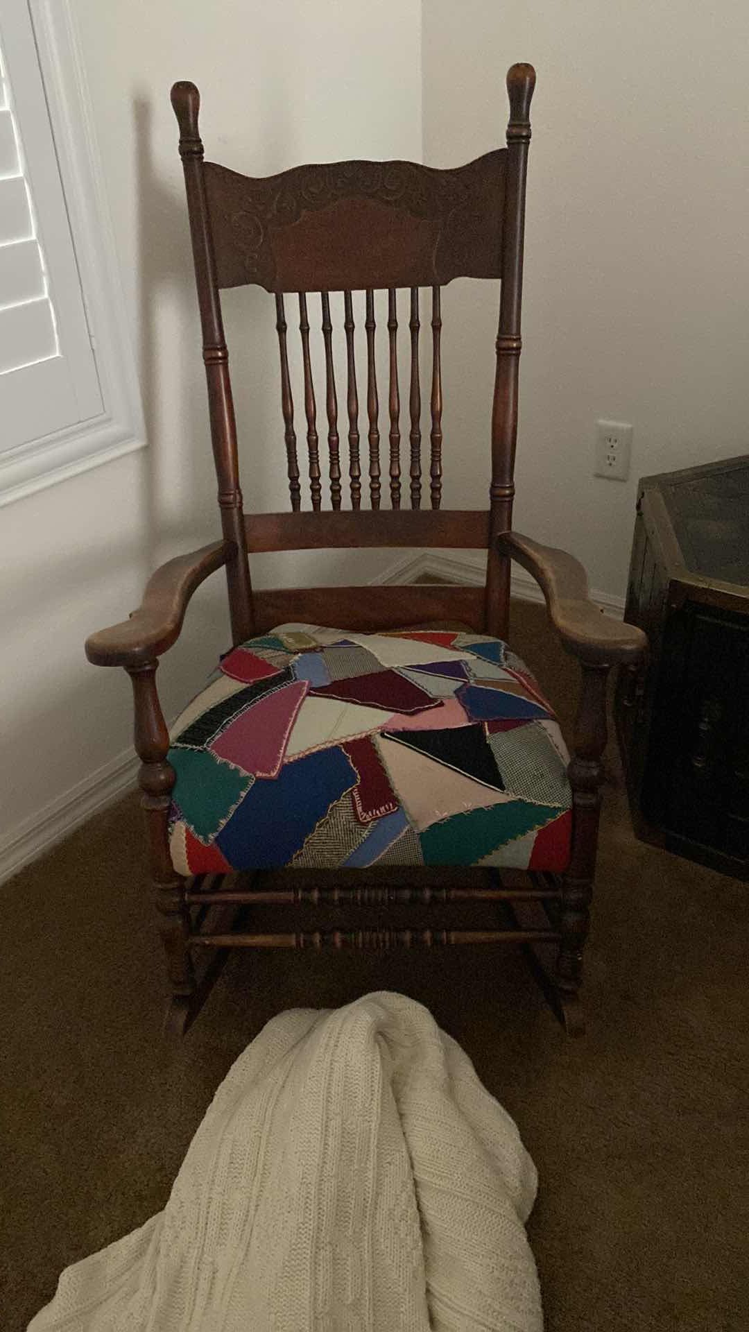 ANTIQUE Rocking Chair