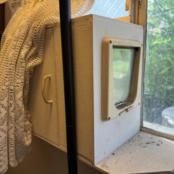 Free Cat Window Box Entry