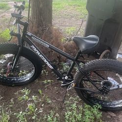 Black 26 Inch Mongoose Malus Fat Tire Mountain Bike