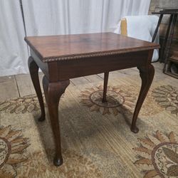 Vintage End Table with Curved Legs