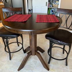 Hightop Round Table And Chairs