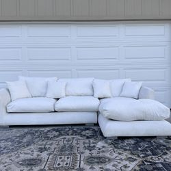 Living Spaces White Sectional DELIVERY AVAILABLE 
