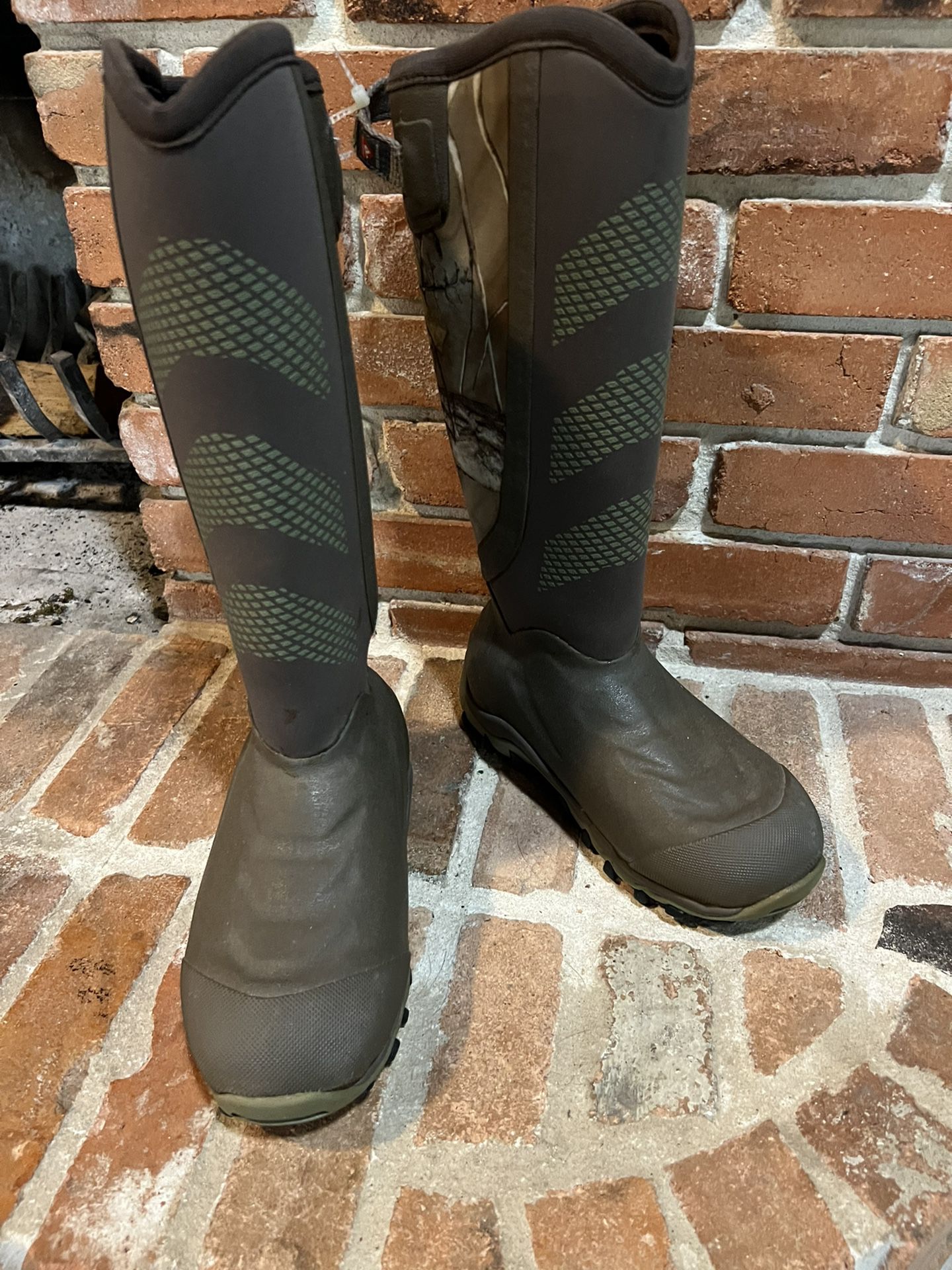 Under Armour Womens Size 6 Waterproof 16”  Knee Hi Boots