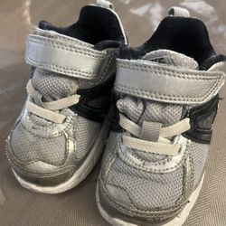 Kids size 5 shoe. Only worn a couple times but pretty