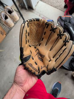 Free baseball glove! Mizuno
