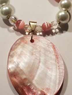 Pink Mother of Pearl Large Shell Pendant Pink /White Swirl Design Glass Beads Rhinestone Necklace Earring Set Thumbnail