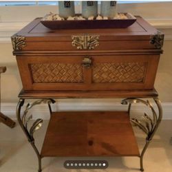 PALM COURT Style Bedroomset Queen Size 