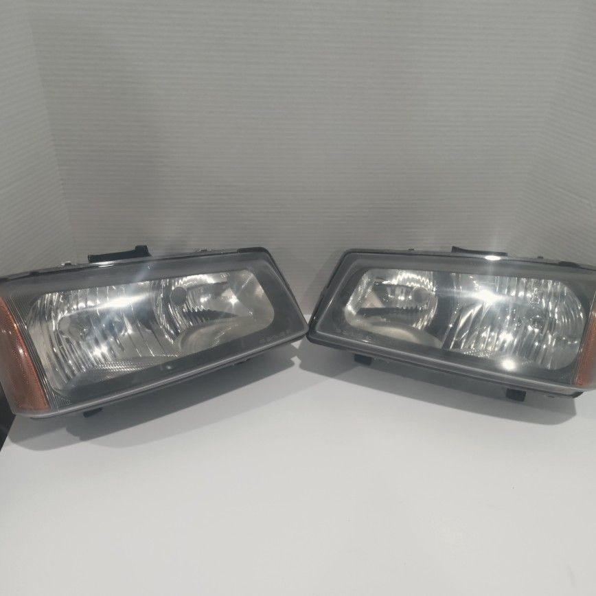 2003-2006 Chevy Silverado Headlights pair