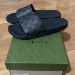 GUCCI X SUPREME SLIDES/SANDALS