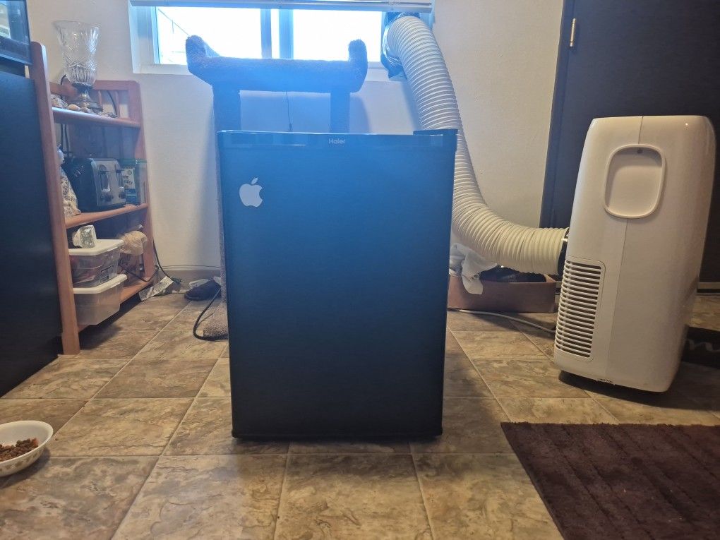 Haier Medium/small Refrigerator