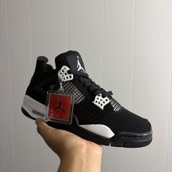 Jordan 4s White Thunder