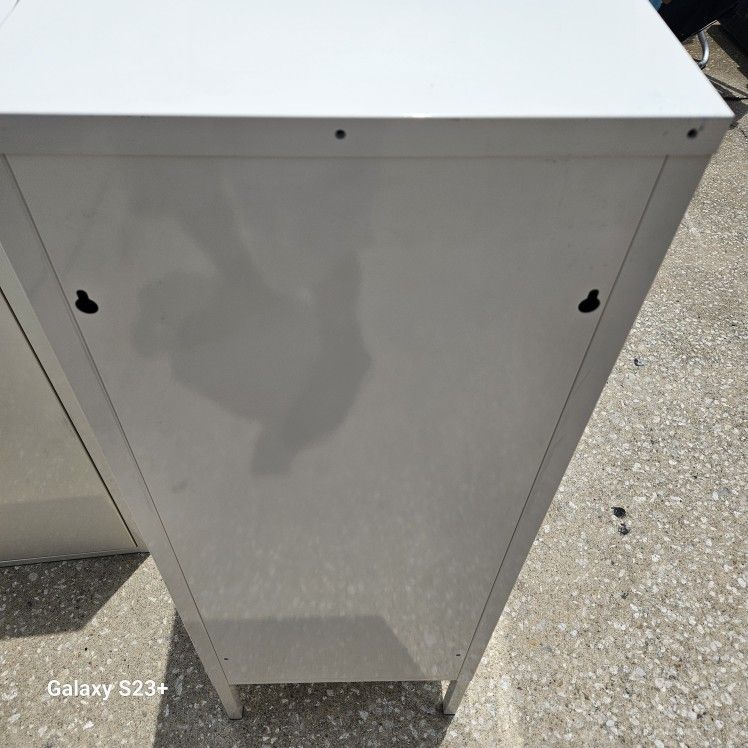 WHITE FILE CABINET WITH KEY 3 SHELFS