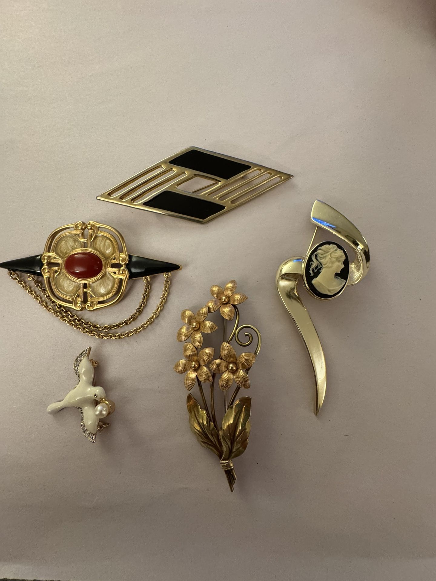 Vintage mixed lot 5 pin/brooches Monet and unbranded -flower, bird, cameo, etc