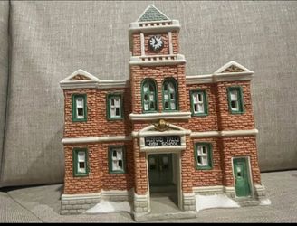 Bedford Falls High School ceramic building. 1996 DHC. No box. No cord.
Read FULL description.