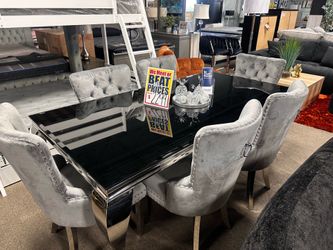 Gorgeous glass dining table set! $1999 🚨🖤✨