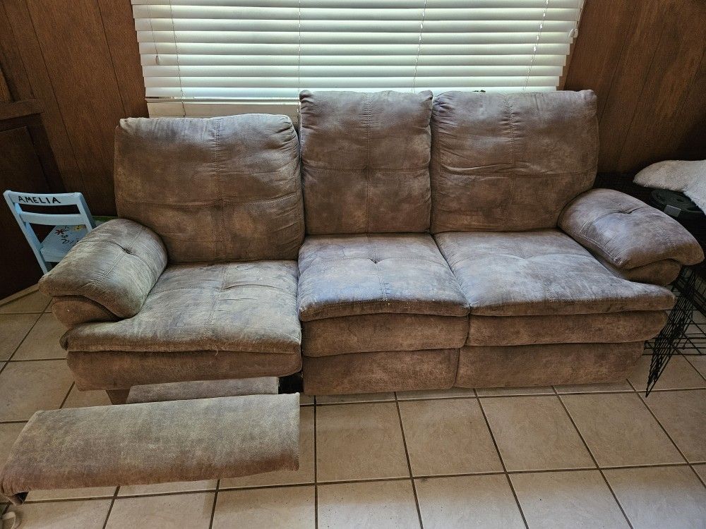 3 Seater Couch!!