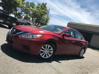 2016 Nissan Altima 2.5 RS pago inicial